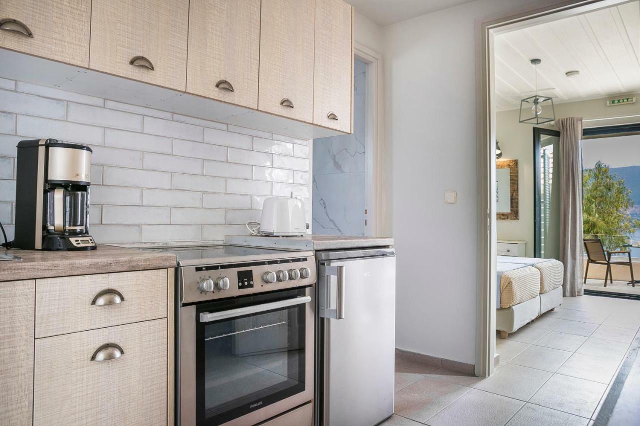 Martini Waterfront Suites Fiskardo Exterior foto