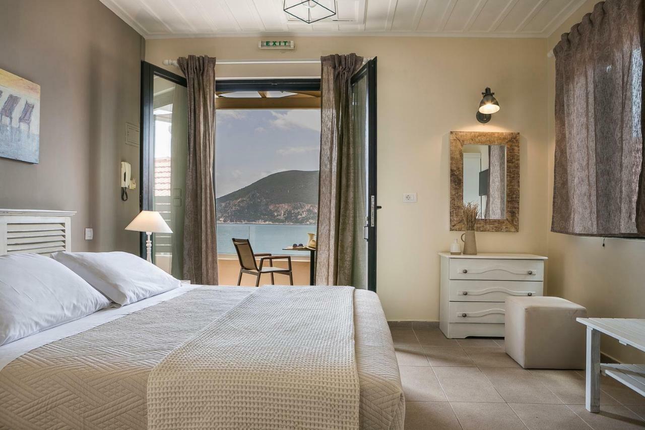 Martini Waterfront Suites Fiskardo Exterior foto