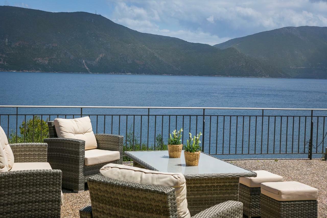Martini Waterfront Suites Fiskardo Exterior foto