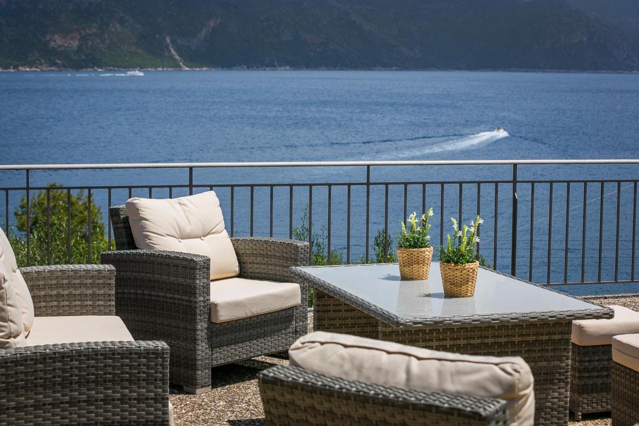 Martini Waterfront Suites Fiskardo Exterior foto