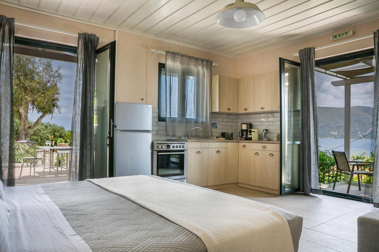 Martini Waterfront Suites Fiskardo Exterior foto